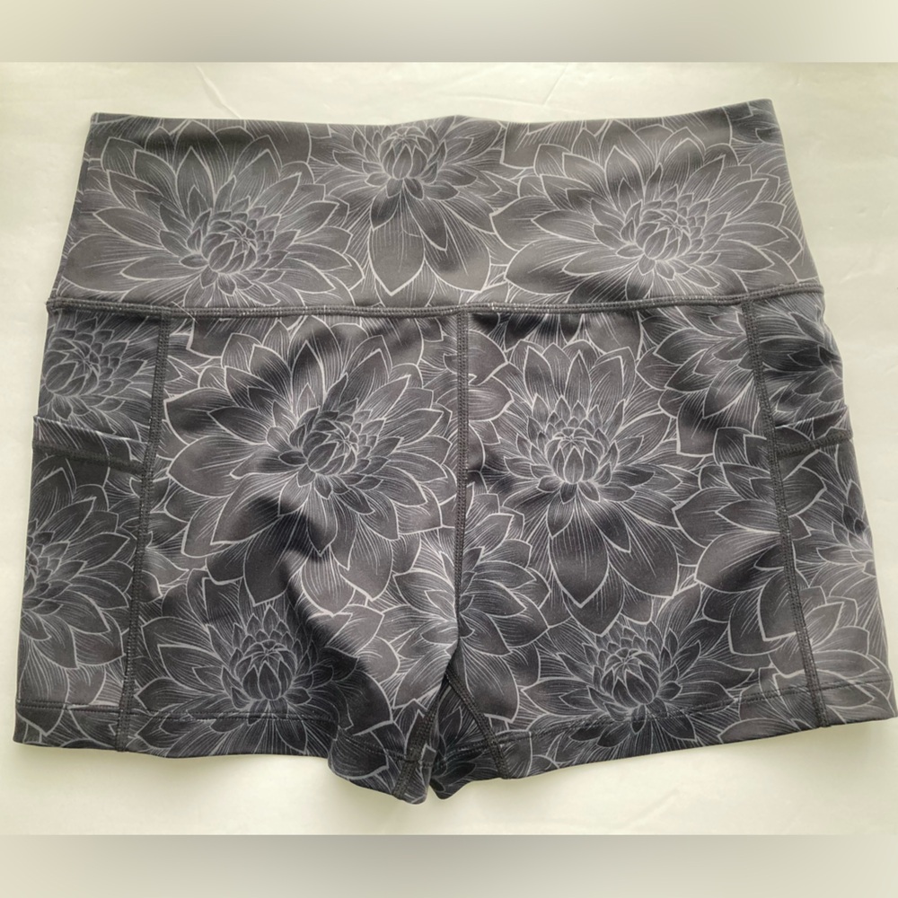 Constantly Varied Gear CVG Women's Medium Bike Short Black lotus floral